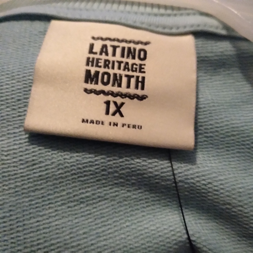 LATINO HERITAGE MONTH NEW NWOT SIZE 1X SWEATSHIRT  COLOR TEAL BLUE GREEN - Picture 3 of 4